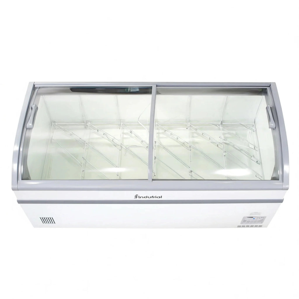 Congelador horizontal Indufrial ICV-700 en modo congelación hasta −22 °C para conservar carnes, lácteos, helados y otros alimentos.