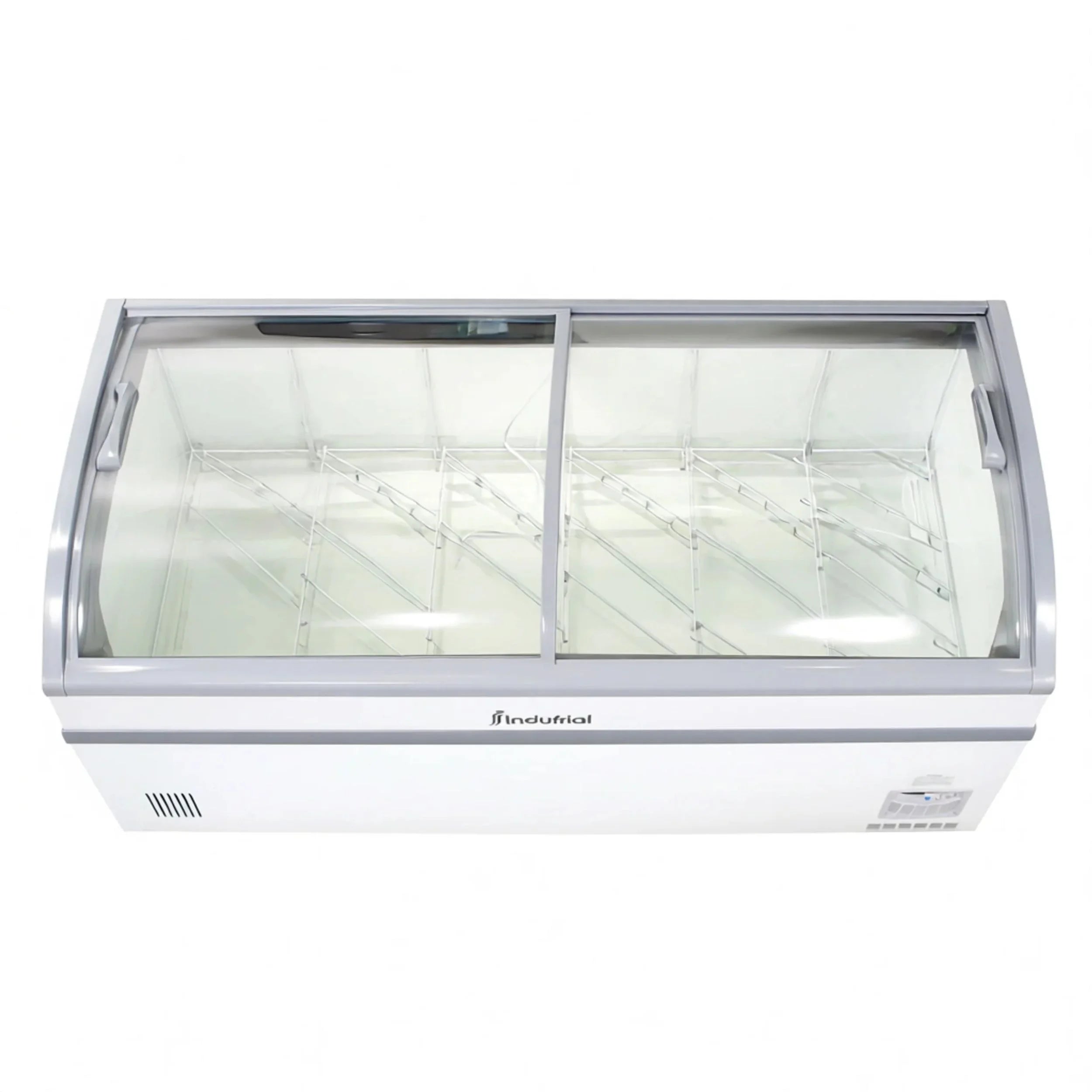 Congelador horizontal Indufrial ICV-700 en modo congelación hasta −22 °C para conservar carnes, lácteos, helados y otros alimentos.