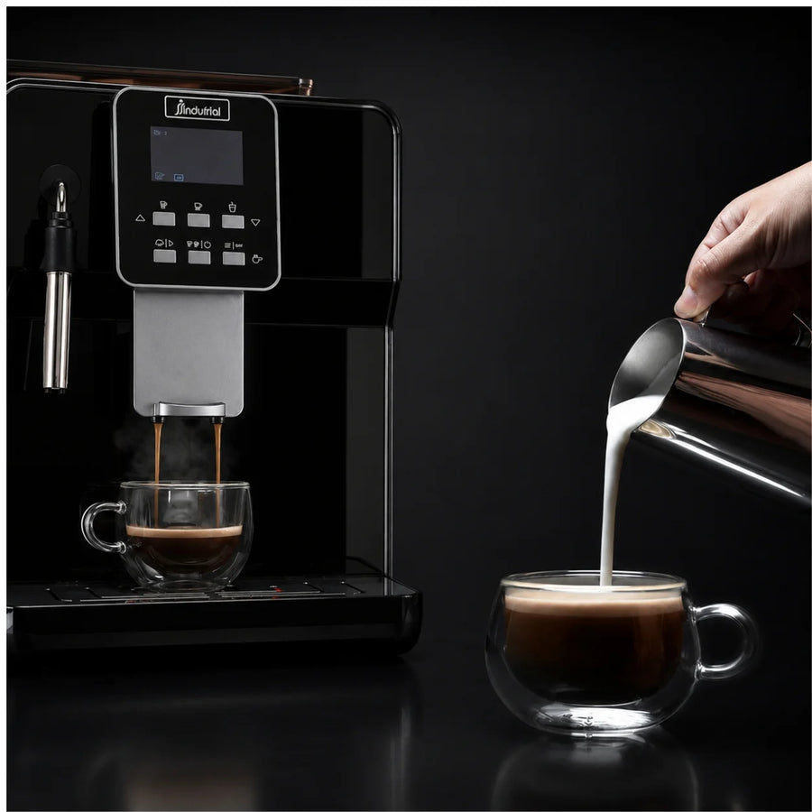 Cafetera Rooma sirviendo leche automatica